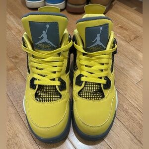 Jordan 4 lightning